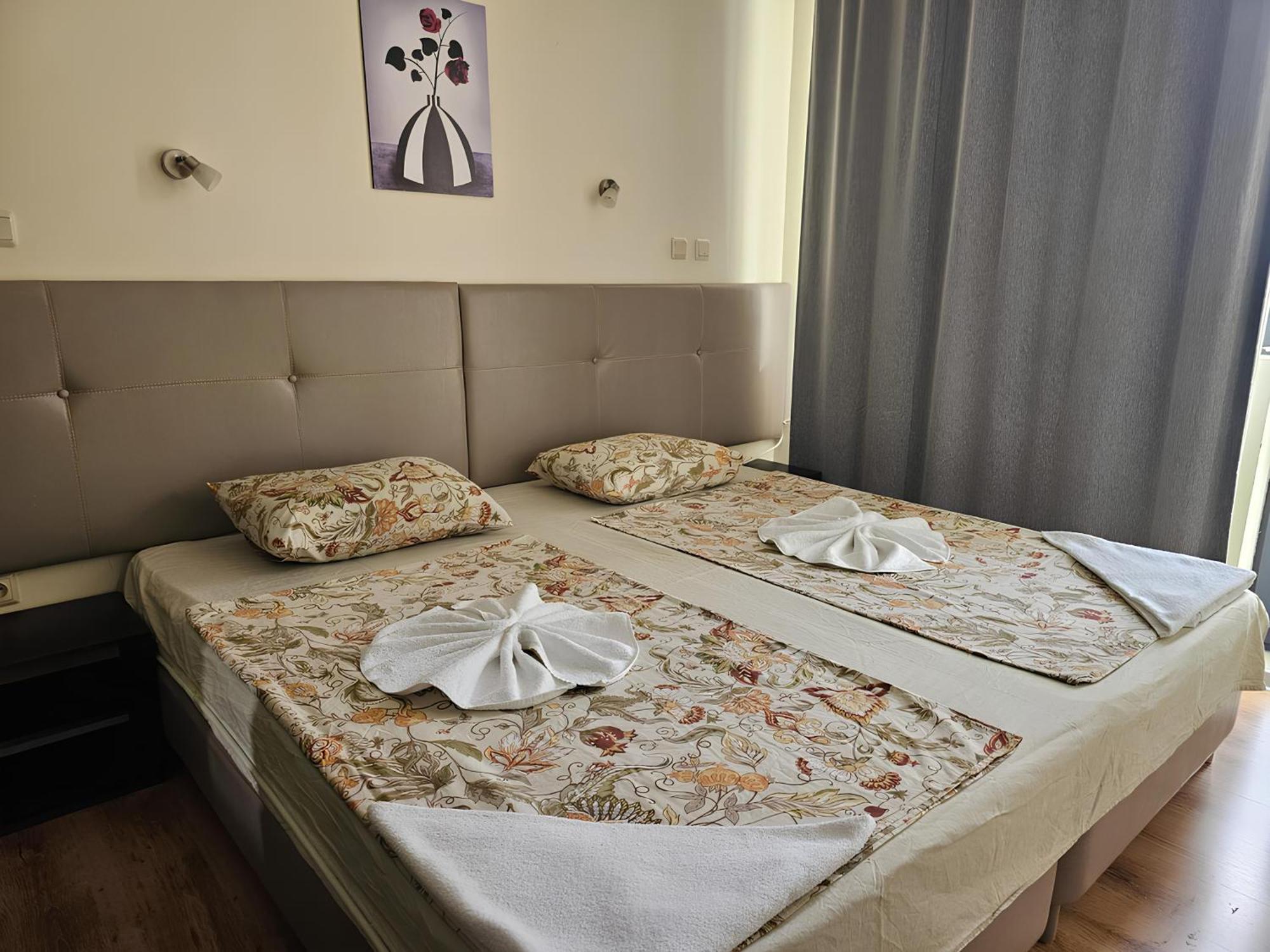 Apartments Yalta Goldstrand Exterior foto